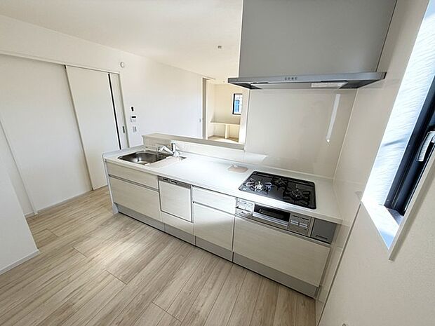 対面キッチンがご家族の温かい時間を演出。