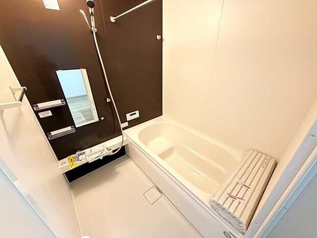 一日の疲れを癒す浴室は、広々1坪以上。