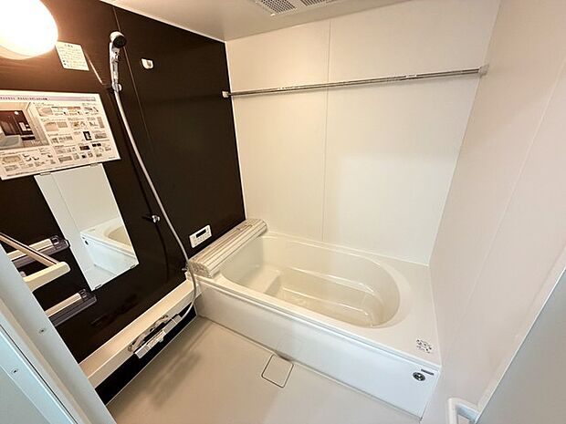 一日の疲れを癒す浴室は、広々1坪以上。