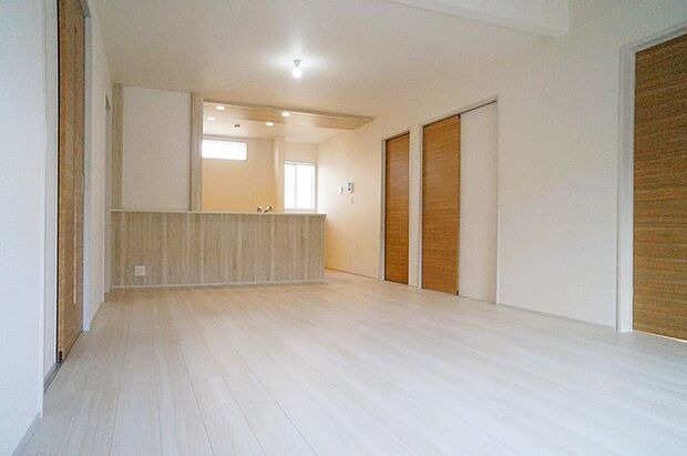 開放的なこの空間がお客様をお出迎えします。LDKは20帖。