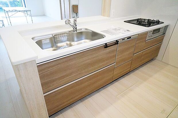 料理をしながらでも、ご家族との会話を楽しめる対面キッチン。