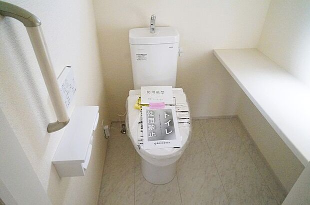 バリアフリーの取り組み。お手洗いにもしっかり手すりがある配慮が嬉しい。