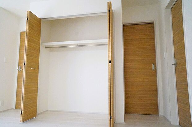 全居室収納スペース付きの物件です。