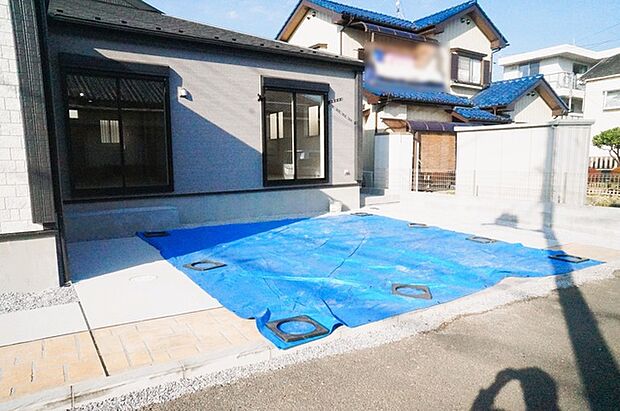 並列3台駐車可能な、ゆとりのカースペースがここに。