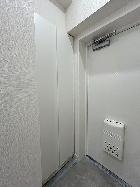 玄関を開けたらシューズボックス、使いやすい配置です。