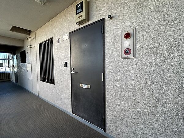 最寄り駅まで徒歩11分の近さ。 忙しい朝が助かる立地、 暮らしにゆとりが生まれます。