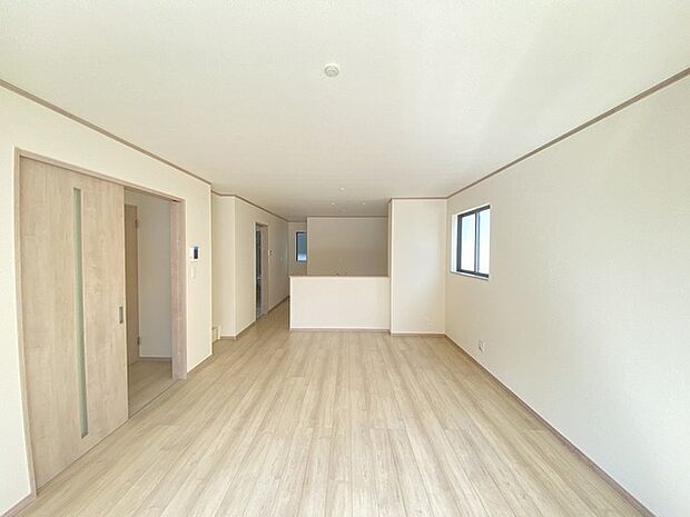 大画面ＴＶの配置も可能なワイドリビングは約20帖。 