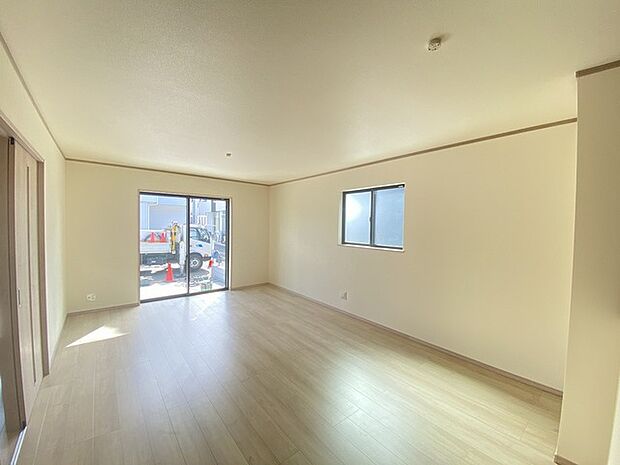 開放的なこの空間がお客様をお出迎えします。ＬＤＫは20帖。 