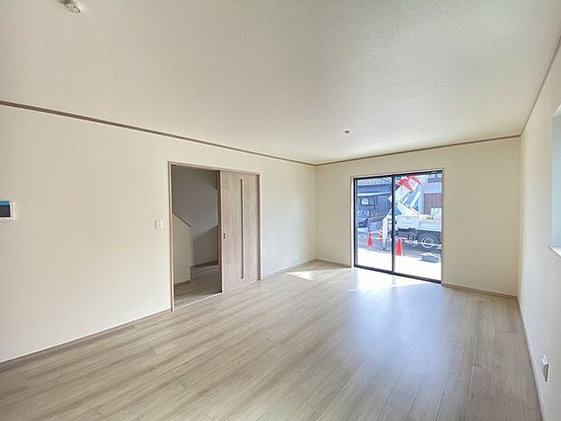 リビングは家具の配置も思いのまま。自由度が高い設計です。 