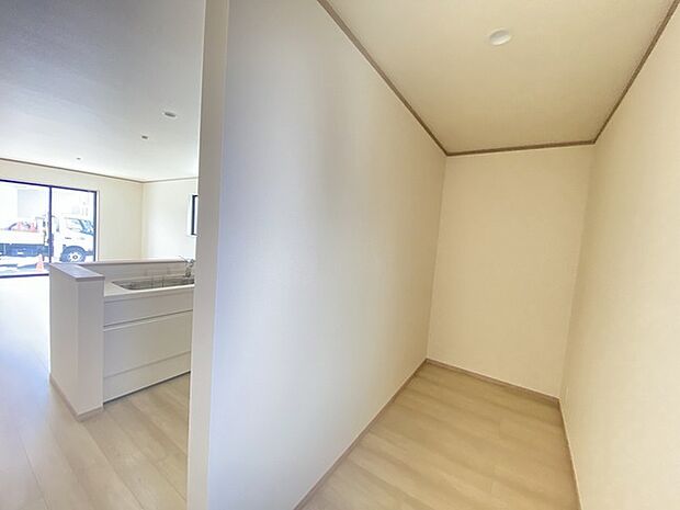 キッチンに立つ楽しみがグッと上がるパントリー。現地でイメージトレーニングしてみましょう。 