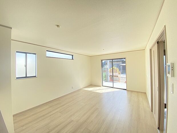 解放感あふれるリビングは、自然に光と風に恵まれます。 