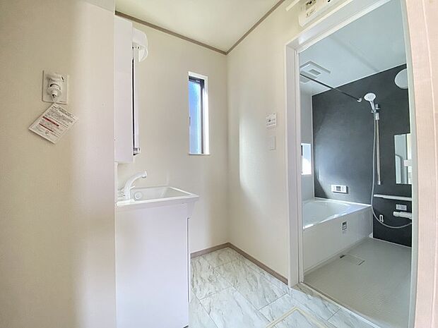 お風呂に入る前、心も体もふっと一息つける「静けさの入り口」。 