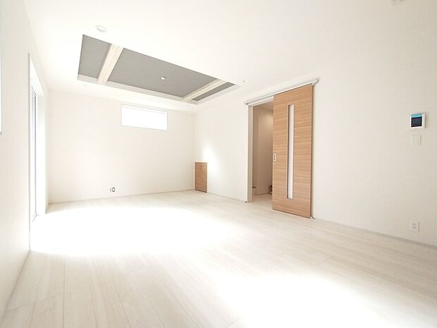 ご家族みんながゆったりくつろげる広々リビング。 