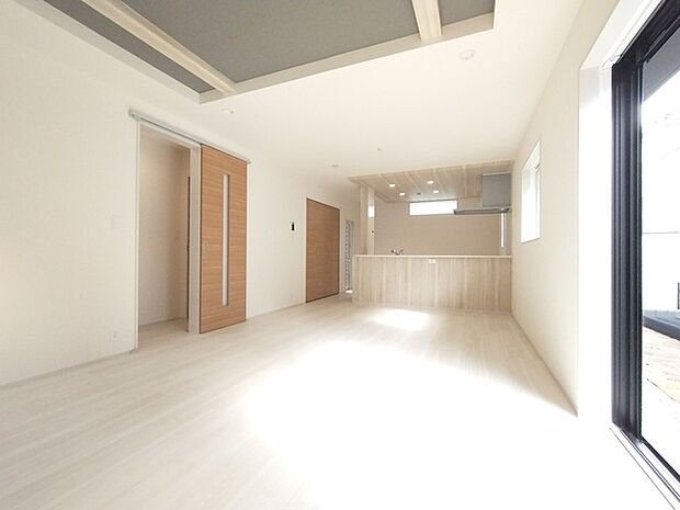 ご家族みんながゆったりくつろげる広々リビング。 