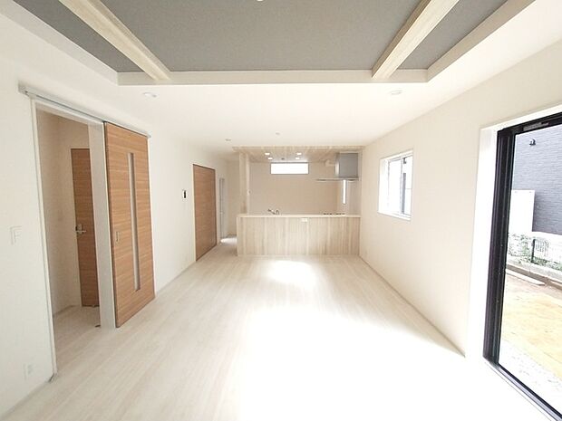 ご家族みんながゆったりくつろげる広々リビング。 