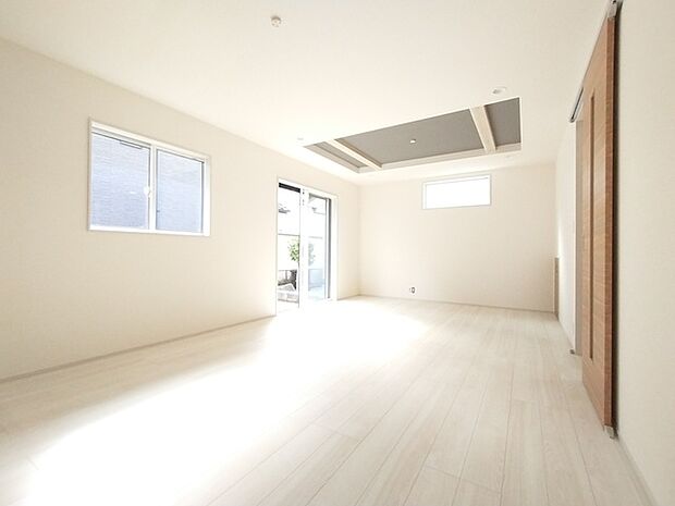 ご家族みんながゆったりくつろげる広々リビング。 