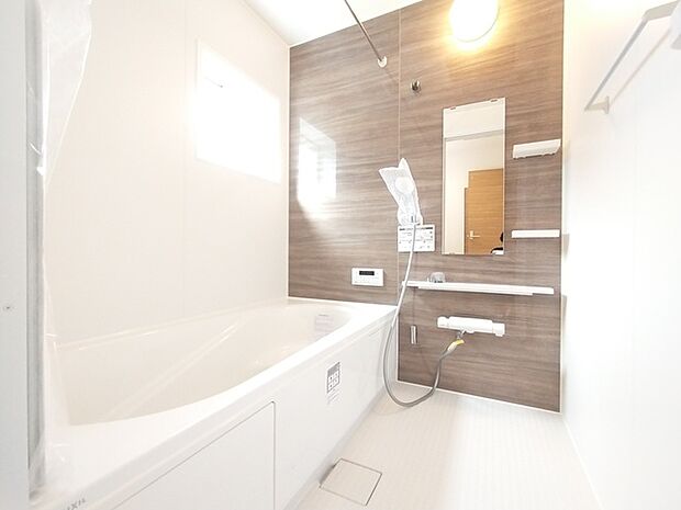 一日の疲れを癒す浴室は、広々1坪以上。 