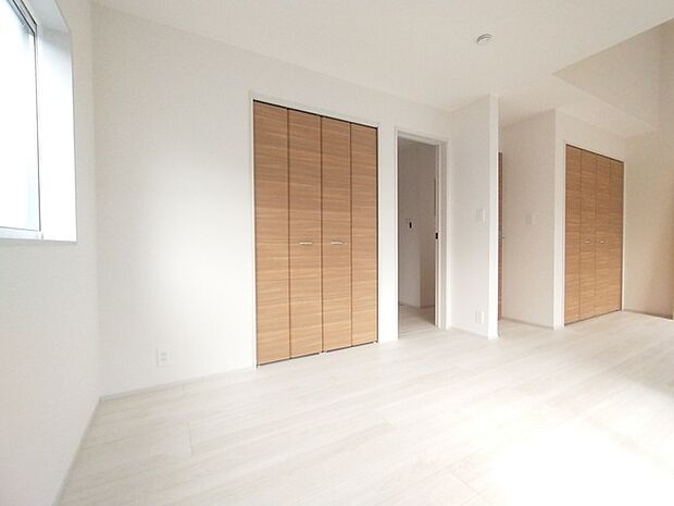 たっぷりの陽光と、心地よい風が舞い込みます。 