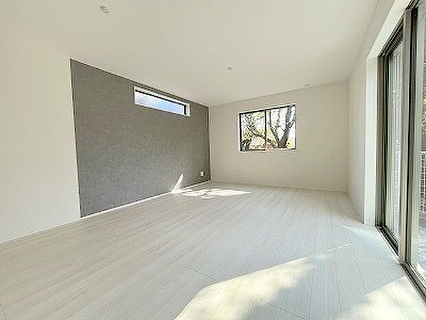 ご家族みんながゆったりくつろげる広々リビング。 