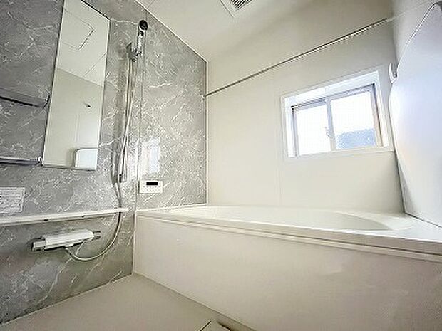 1坪広さを設けた浴室でゆったりバスタイム。 
