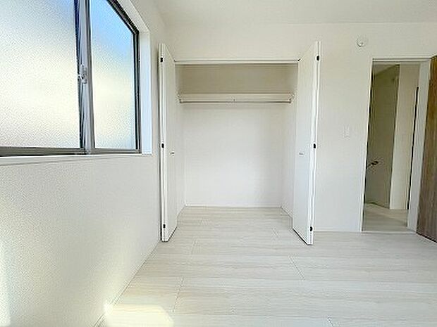 全居室収納スペース付きの物件です。 