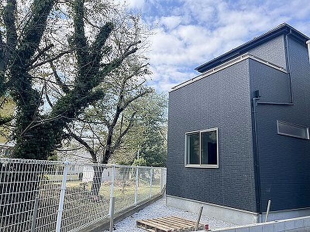 そんなに大きくはないけれど、お庭が持てるのが持家の魅力。 