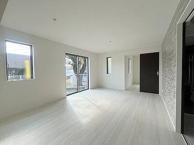 ご家族みんながゆったりくつろげる広々リビング。