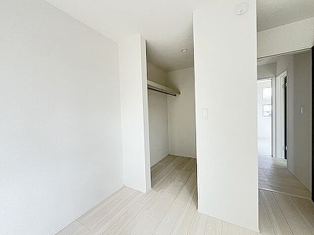 たっぷり収納で、お部屋の中はいつもキレイに片付きそうですね。 