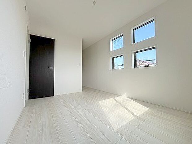 WICに面したお部屋、通常の洋室より使い勝手に優れます。 