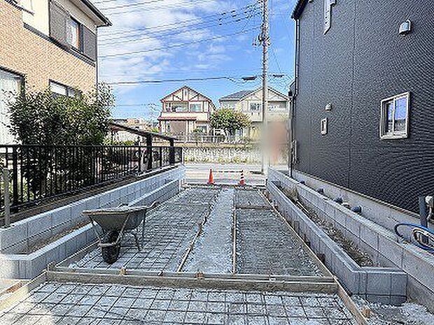 駐車場は2台まで駐車可能。マイカーの車幅もお確かめください。 