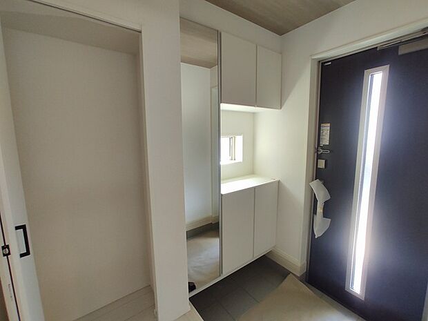 玄関は家の顔でもあります。広いと気持ちがいいですね!