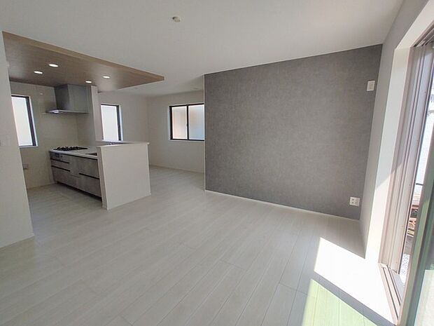 開放的なこの空間がお客様をお出迎えします。