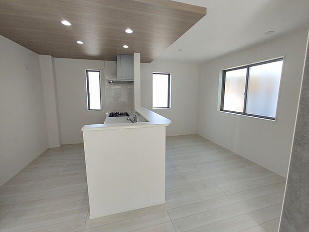 対面キッチンがご家族の温かい時間を演出。