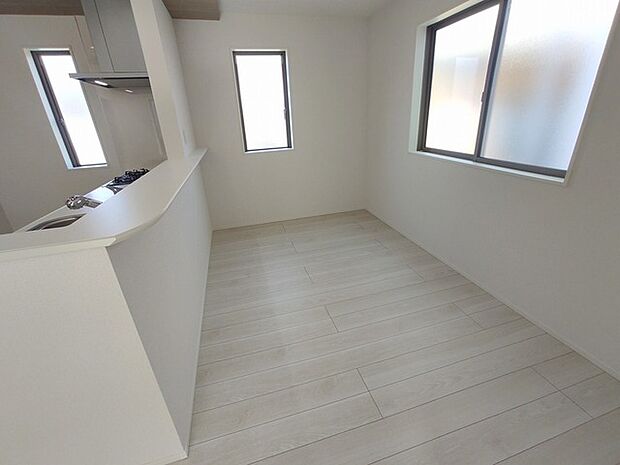 朝から日差しいっぱい、 早起きしたくなるLDK。