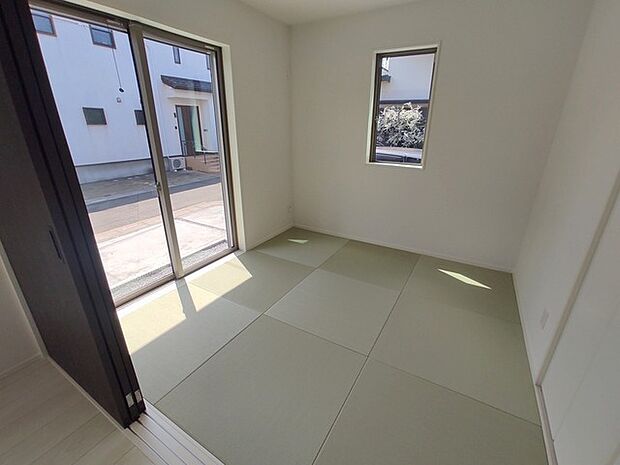 お子様にとっていいお昼寝空間になる和室は、ぜひリビングのお隣で。