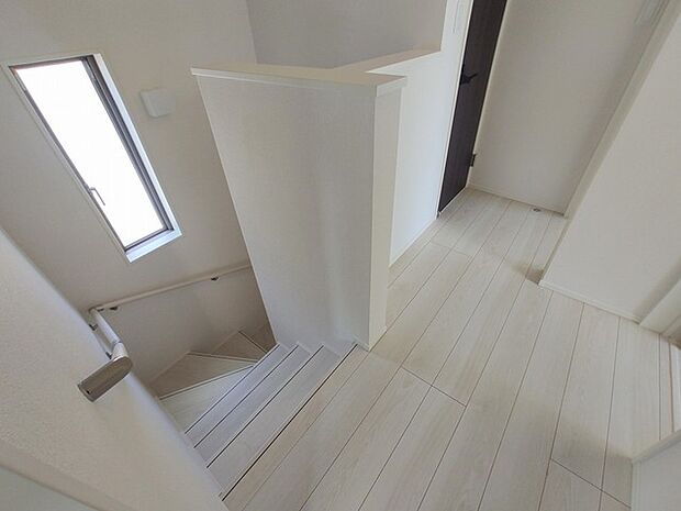 安全な手すり付き階段