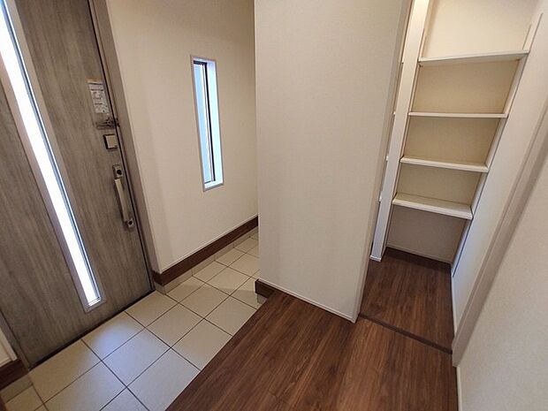 玄関は家の顔でもあります。広いと気持ちがいいですね！ 