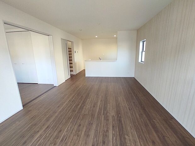 開放的なこの空間がお客様をお出迎えします。LDKは16帖。