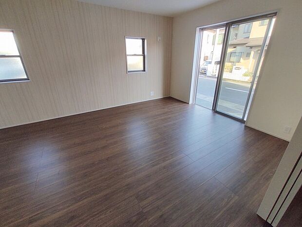 ご家族みんながゆったりくつろげる広々リビング。 