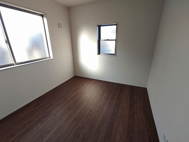 今からここを誰のお部屋にしようか、そんな洋室。 