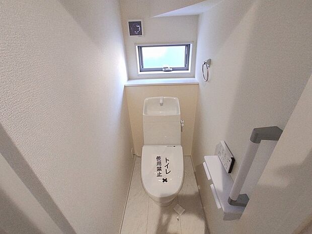 お掃除らくらく。便座脇の操作盤をなくした、リモコンタイプのお手洗い。 