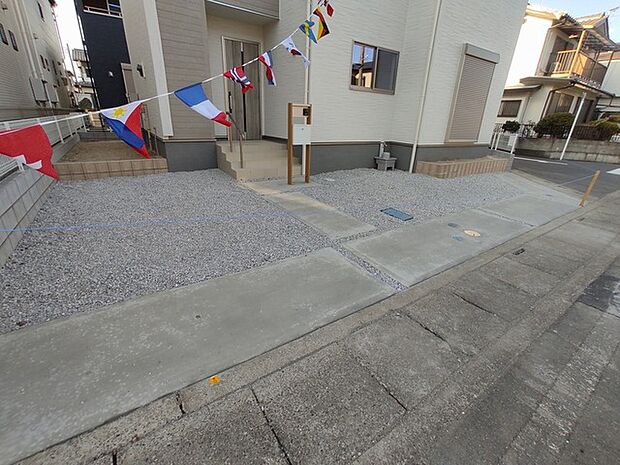 セカンドカーにも便利、駐車2台可の敷地。 