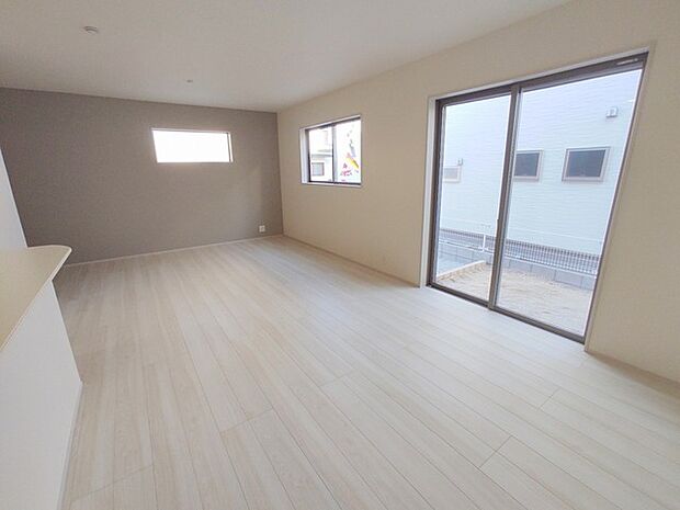 ご家族みんながゆったりくつろげる広々リビング。 