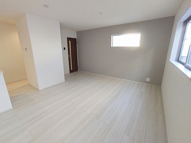 大画面ＴＶの配置も可能なワイドリビングは約20帖。 