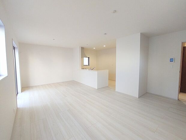 家族が自然に集りそうな広さが魅力のＬＤＫ。 