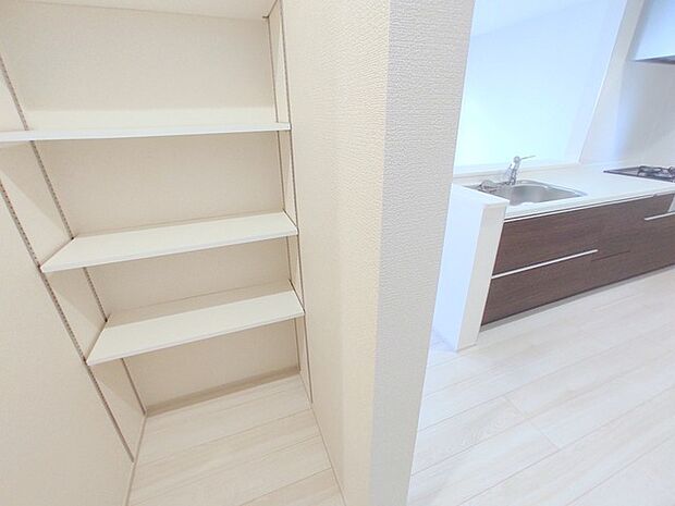 「ＬＤＫのここにも収納！」と思える場所に。あるとうれしい共用収納。 