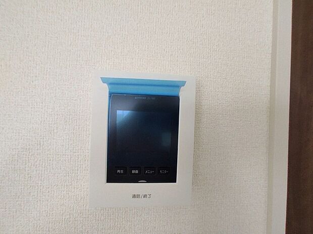 来客が一目で分かるカラーモニターインターフォン付き。 