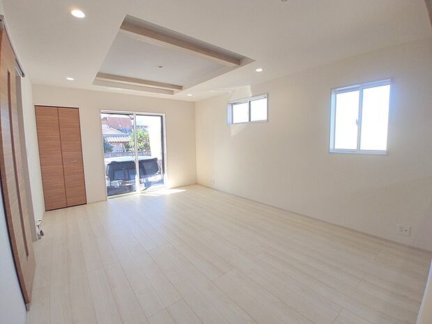 天井が高くなって開放感を感じる折り上げ天井。居住者が快適に暮らすための工夫がここにも見つかりました。 