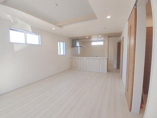 ご家族みんながゆったりくつろげる広々リビング。 