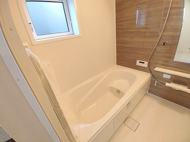 是非、足を伸ばして入って欲しい一坪タイプのユニットバス。疲れの取れ方が違うかも。 